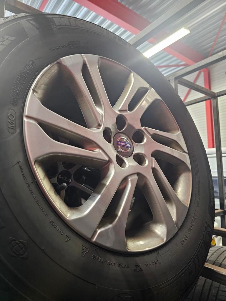 Originele Volvo 17 inch velgen met winterbanden, Auto-onderdelen, Banden en Velgen, Ophalen