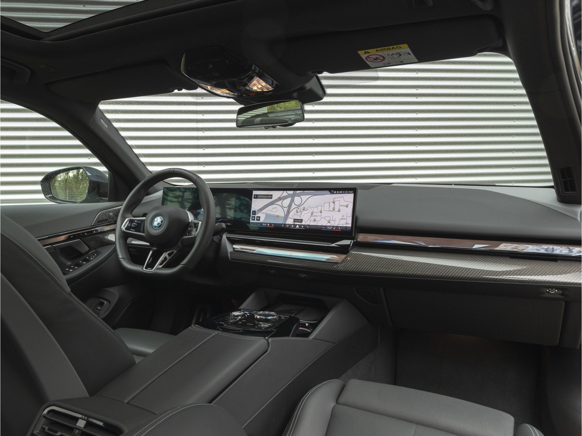 BMW i5 eDrive40 M-Sport Pro - Pano - Driving + Parking Ass P, Auto's, 12 maanden, Achterwielaandrijving, Gebruikt, Zwart