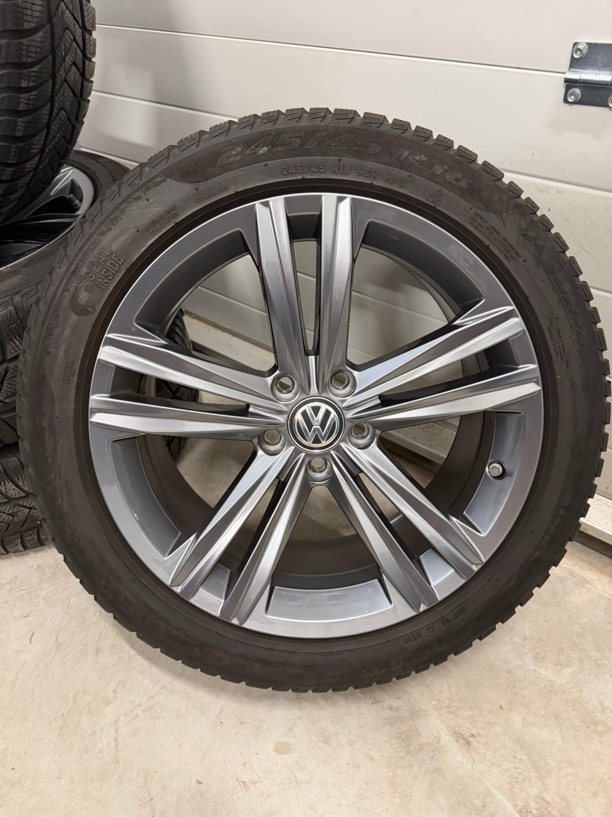 Originele VW sebring velgen 18 inch met winterbanden 5x112, 18 inch, Velg(en), 225 mm, Winterbanden