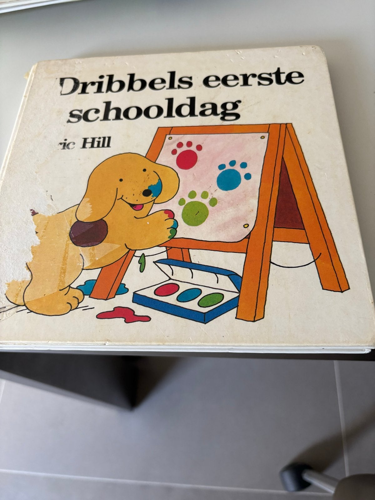 Dribbels eerste schooldag - Eric Hill, Ophalen of Verzenden, Gelezen, 2 tot 3 jaar