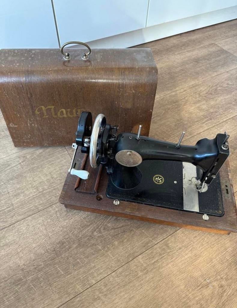 Antieke Naumann naaimachine met houten koffer, Ophalen