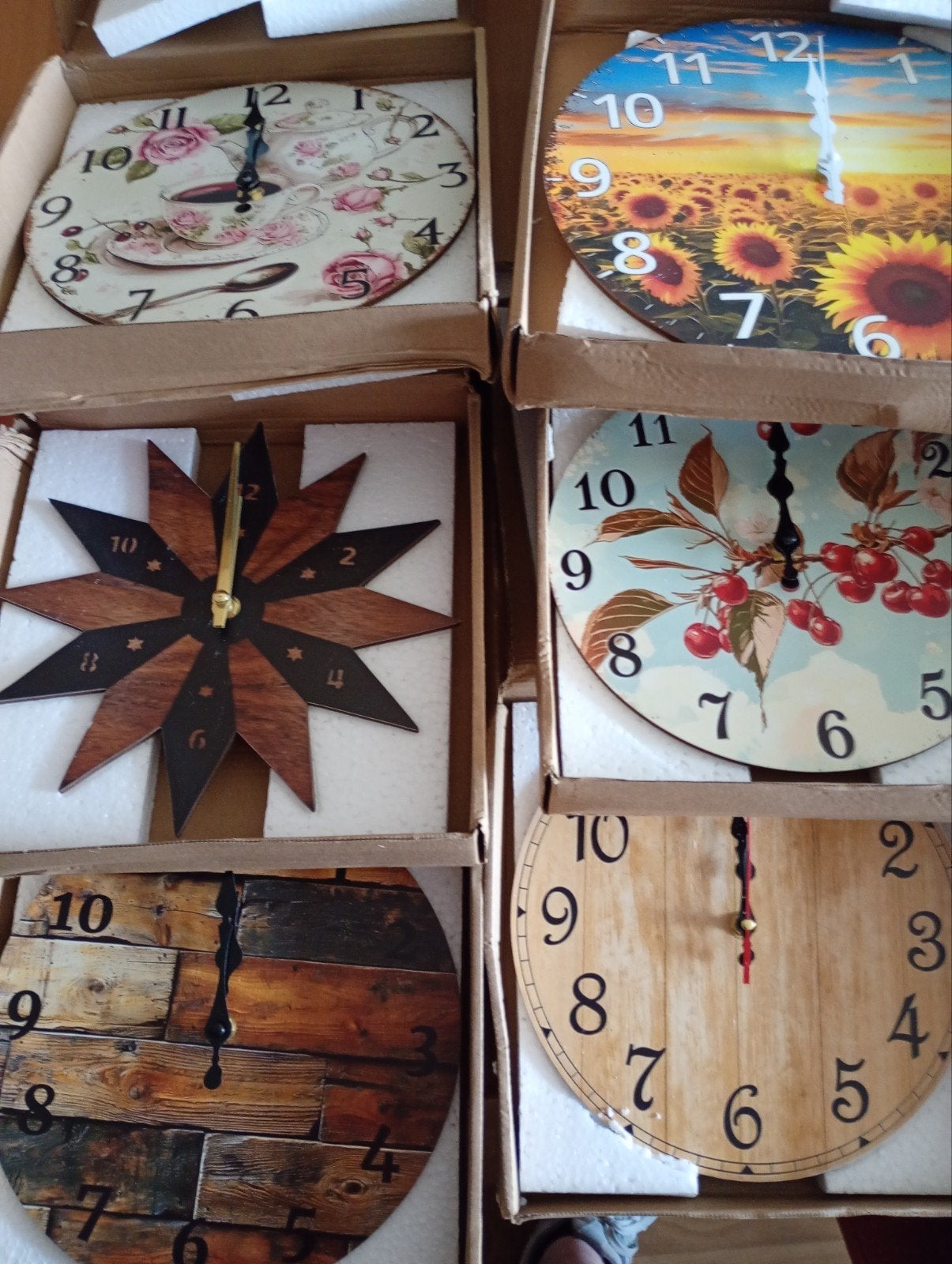 6 Nieuwe Wandklokken - Diverse Maten en Designs, Ophalen, Wandklok, Analoog, Werkt op batterijen