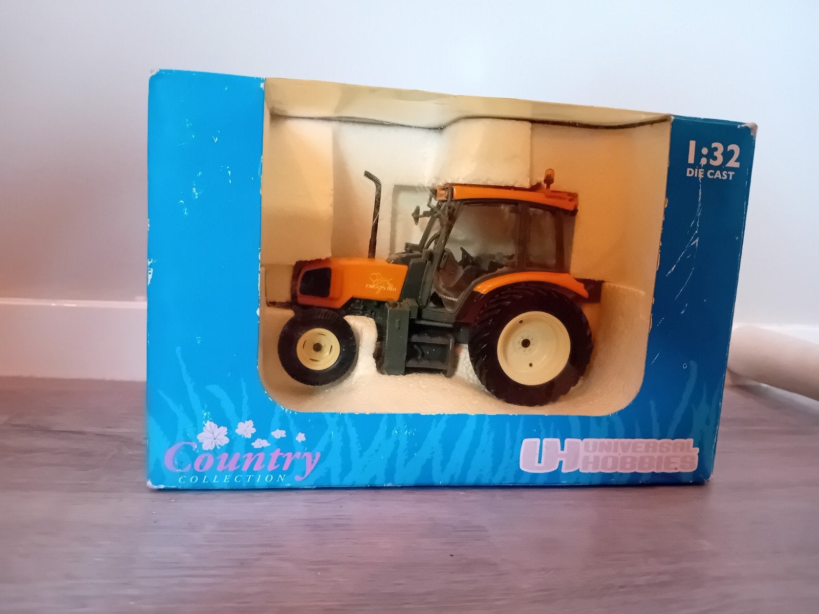 Renault ergos 100 universal hobbies, Hobby en Vrije tijd, Ophalen of Verzenden, Zo goed als nieuw, Tractor of Landbouw, Universal Hobbies