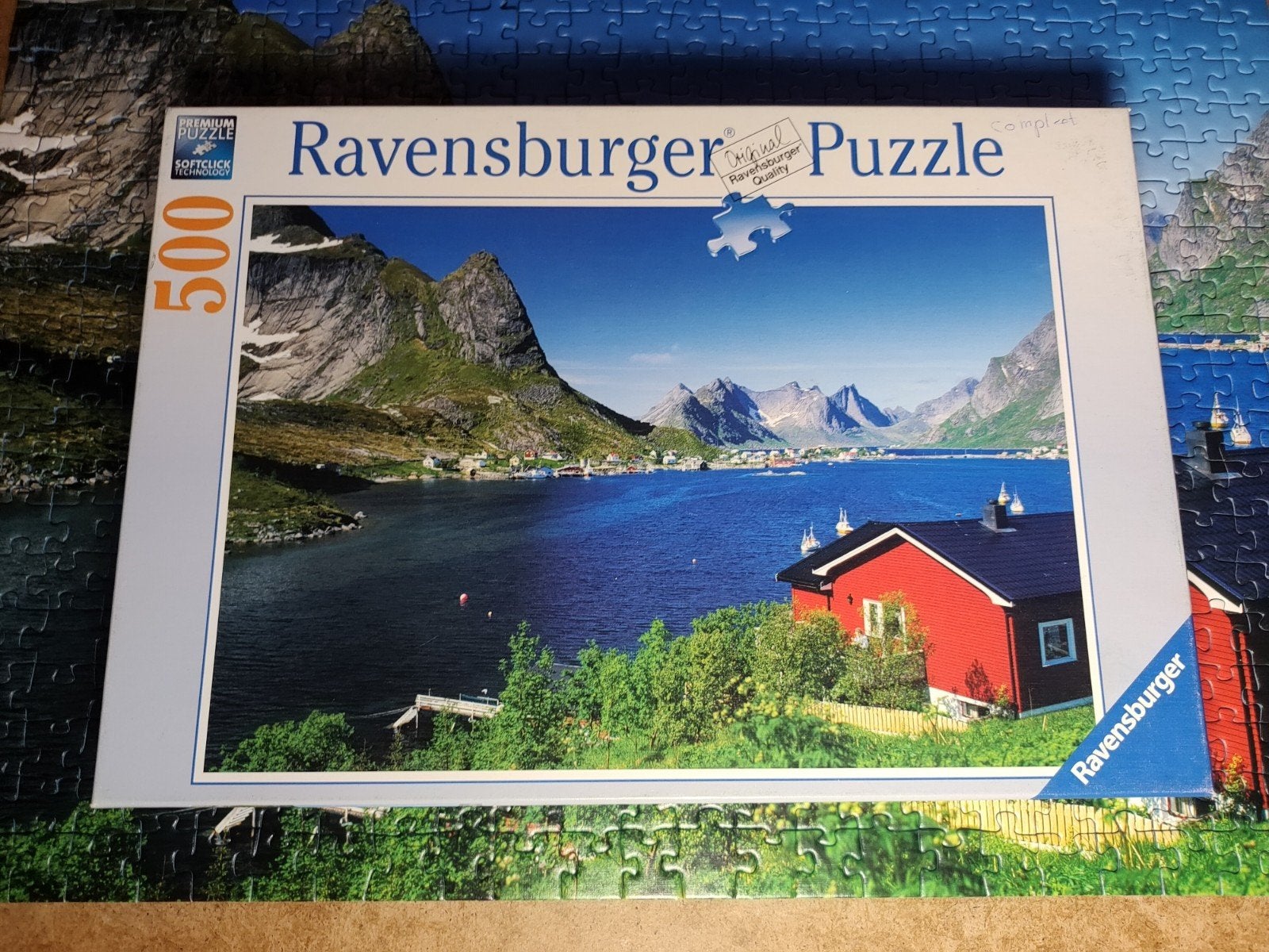 Ravensburger puzzel 500 stukjes Noors vissersdorp, Ophalen of Verzenden, 500 t/m 1500 stukjes, Zo goed als nieuw, Legpuzzel