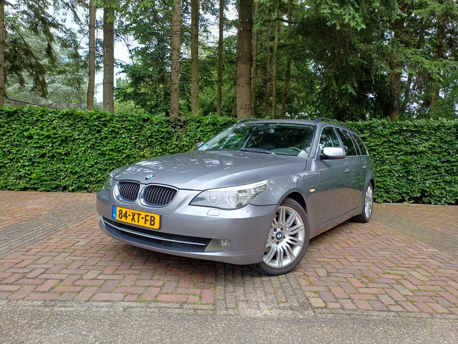 BMW 5-Serie 3.0 I 525 Touring AUT 2007 Grijs, Auto's, BMW, Achterwielaandrijving, Zwart, 2000 kg, 2996 cc