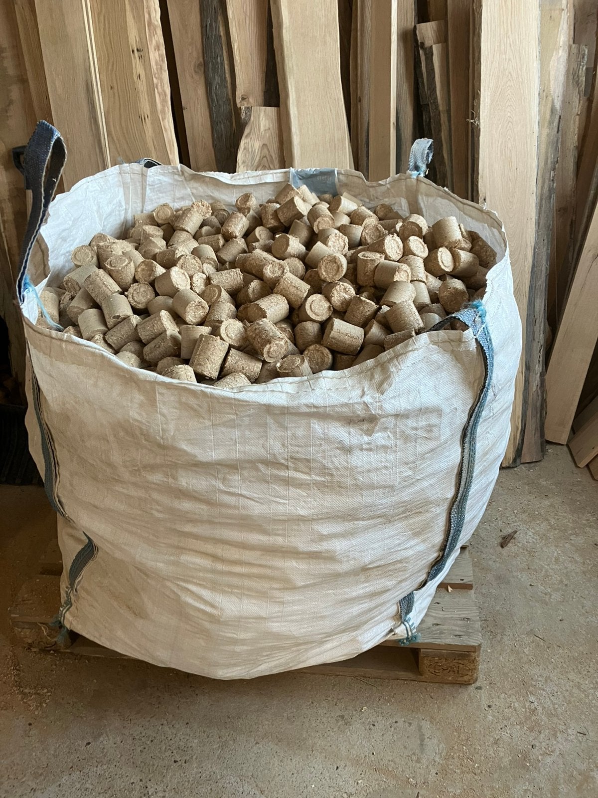 Briketten 1 zak €75.-  haardhout € 100, Tuin en Terras, Haardhout, Minder dan 3 m³, Ophalen