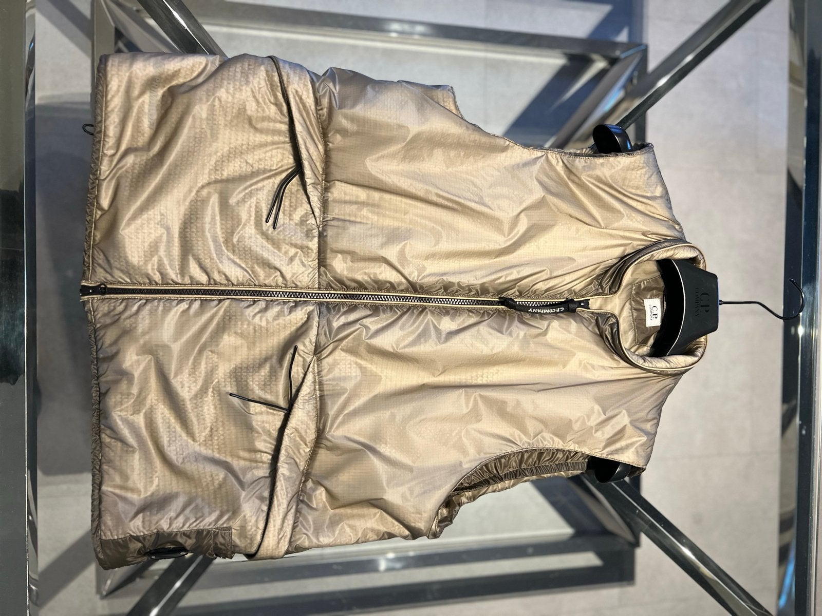 CP Company Bodywarmer Primaloft, Ophalen, Zo goed als nieuw, Beige