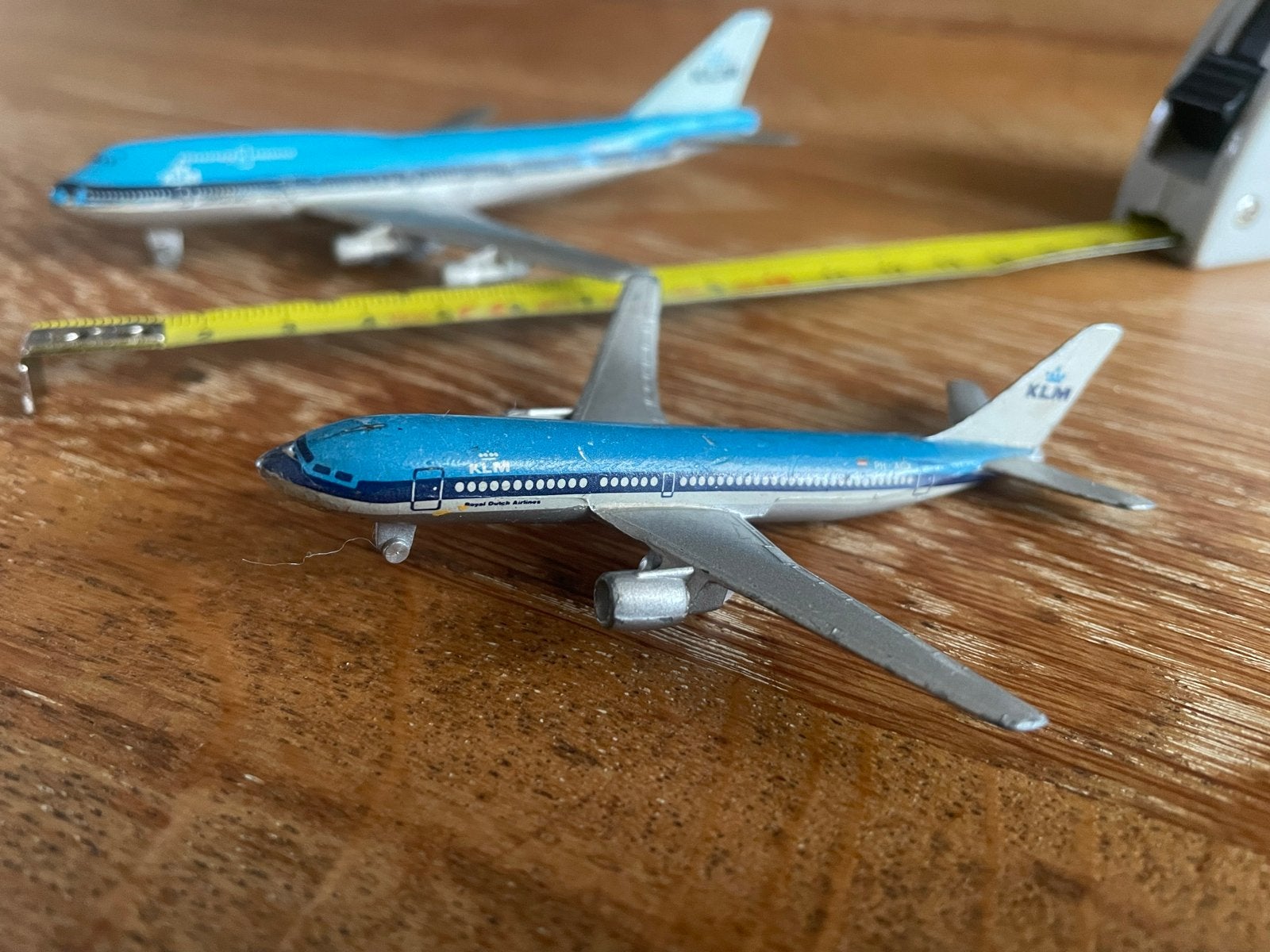 4 vintage Vliegtuigmodellen oa KLM Boeing 747 & Airbus, Hobby en Vrije tijd, Overige merken, Ophalen of Verzenden, Vliegtuig, Gebruikt