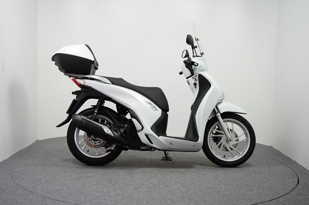 Honda SH 150 (bj 2015), Motoren, Motoren | Honda, Bedrijf, Scooter, 11 kW of minder