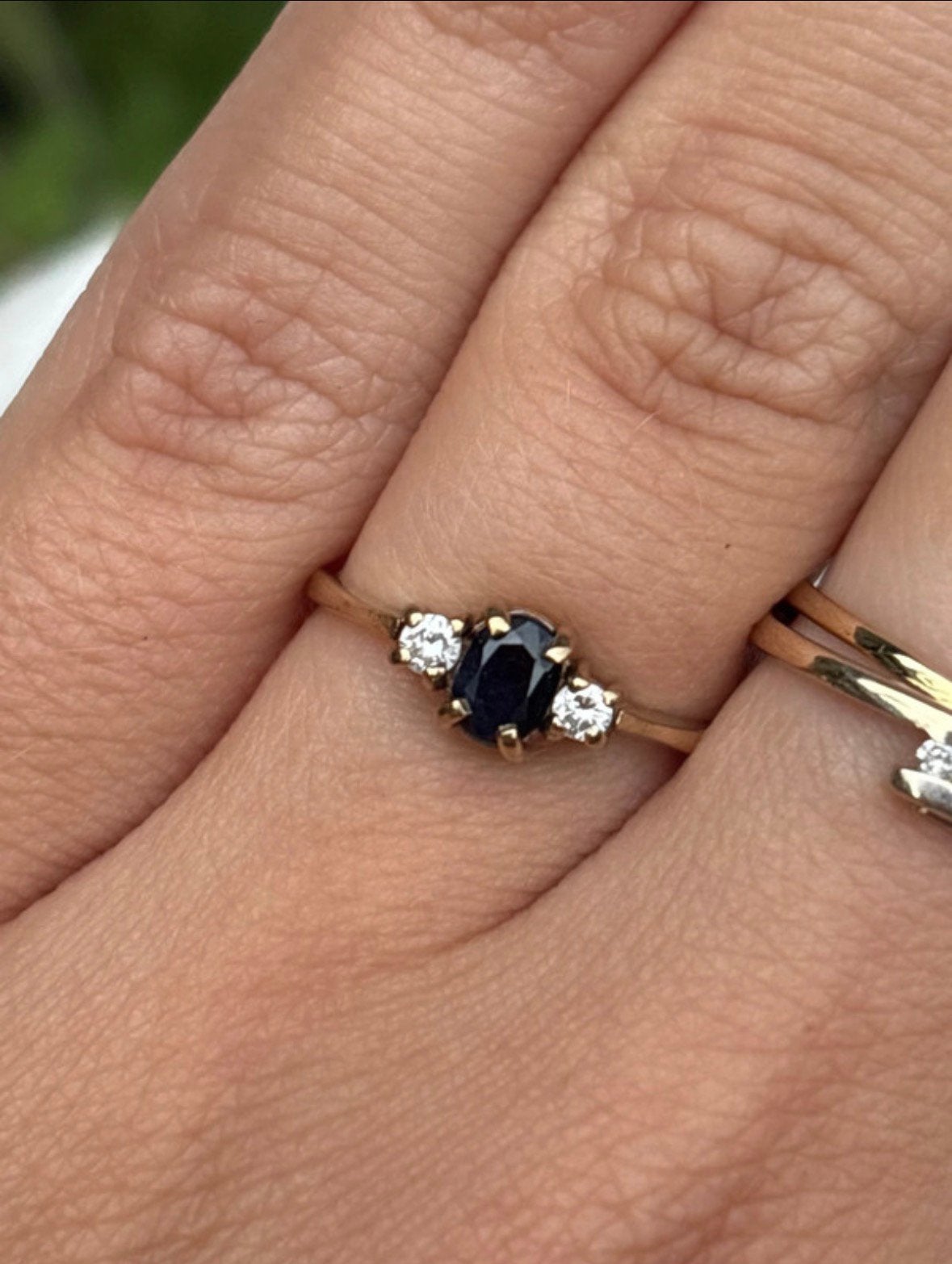 9 karaat gouden ring met zwarte saffier en zirconia, Verzenden, Met edelsteen, Dame, Goud