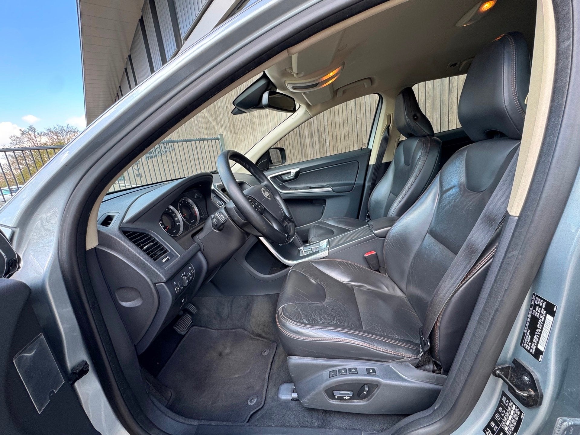 Foto 12 van Volvo XC60 2.0 T5 |LEES TEKST|