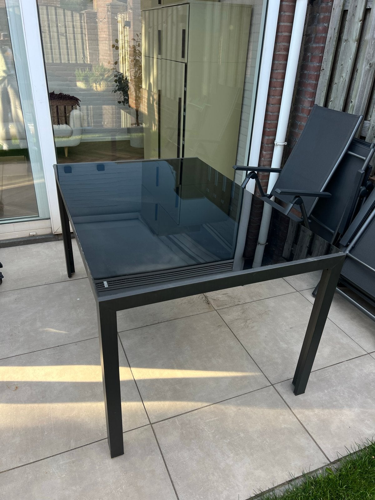 Zwarte tuintafel met glasplaat 140x92 - prima staat, Tuin en Terras, Ophalen, Gebruikt, Rechthoekig, Metaal
