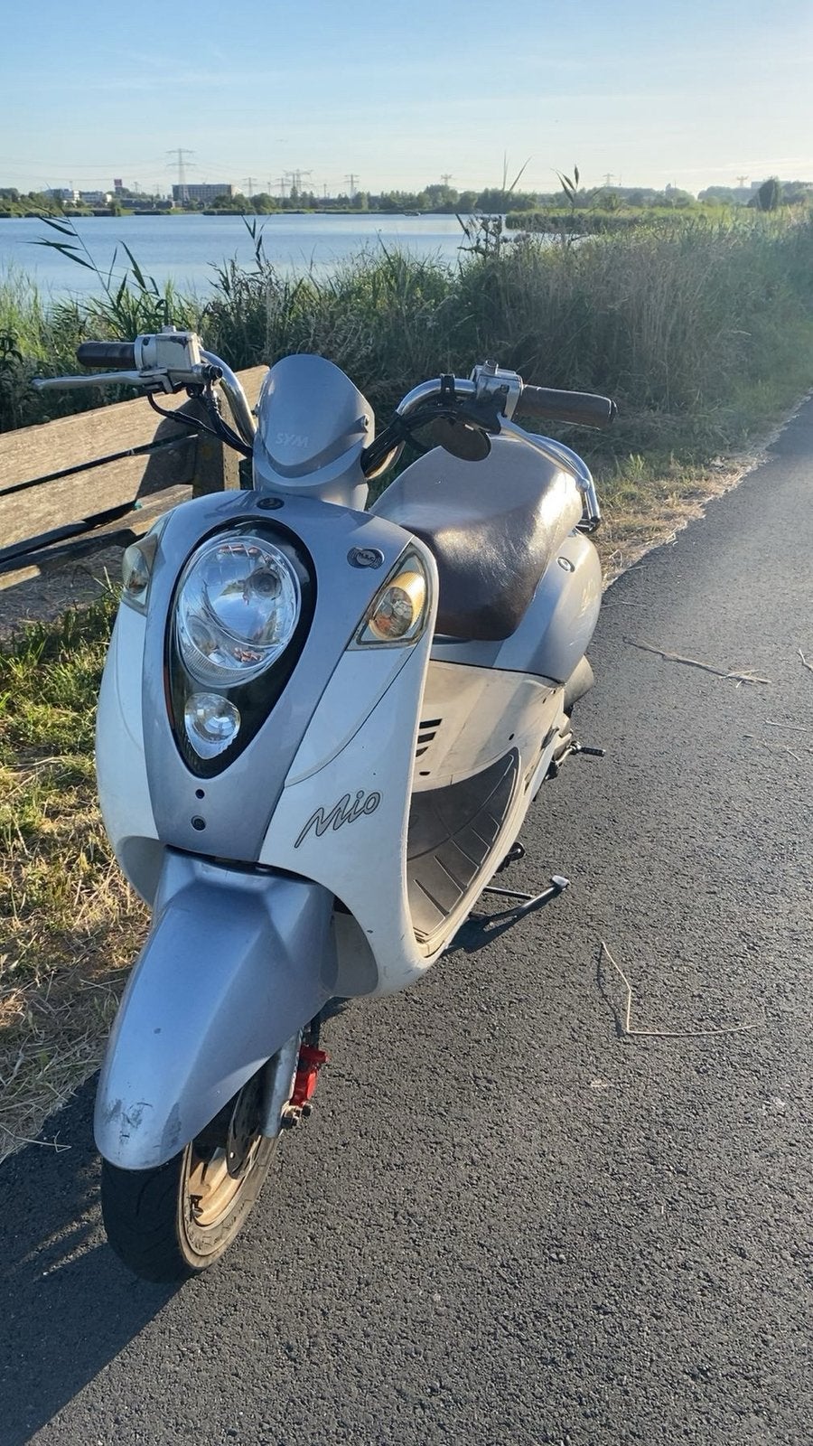 Sym Mio Snor 50kmh, Fietsen en Brommers, Scooters | SYM, Zo goed als nieuw, Mio, Maximaal 45 km/u, Benzine, Ophalen