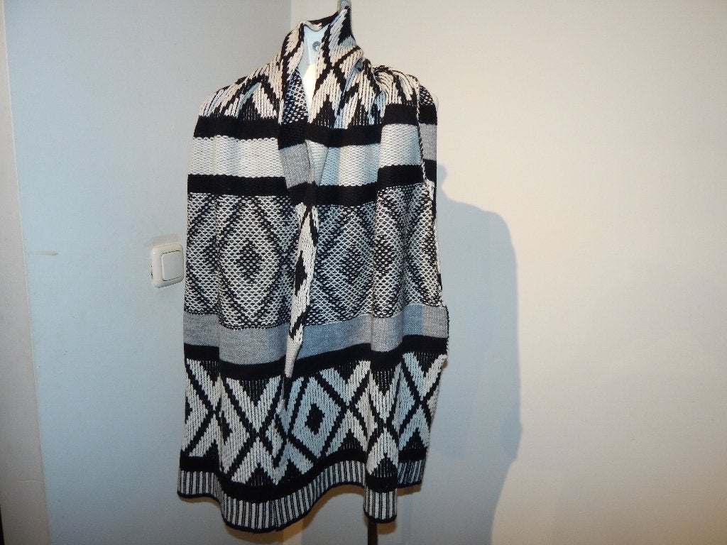 Marccain heerlijk grote shawl gebreid in motief zwart wit, Kleding | Dames, Mutsen, Sjaals en Handschoenen, Verzenden, Maat 46/48 (XL) of groter