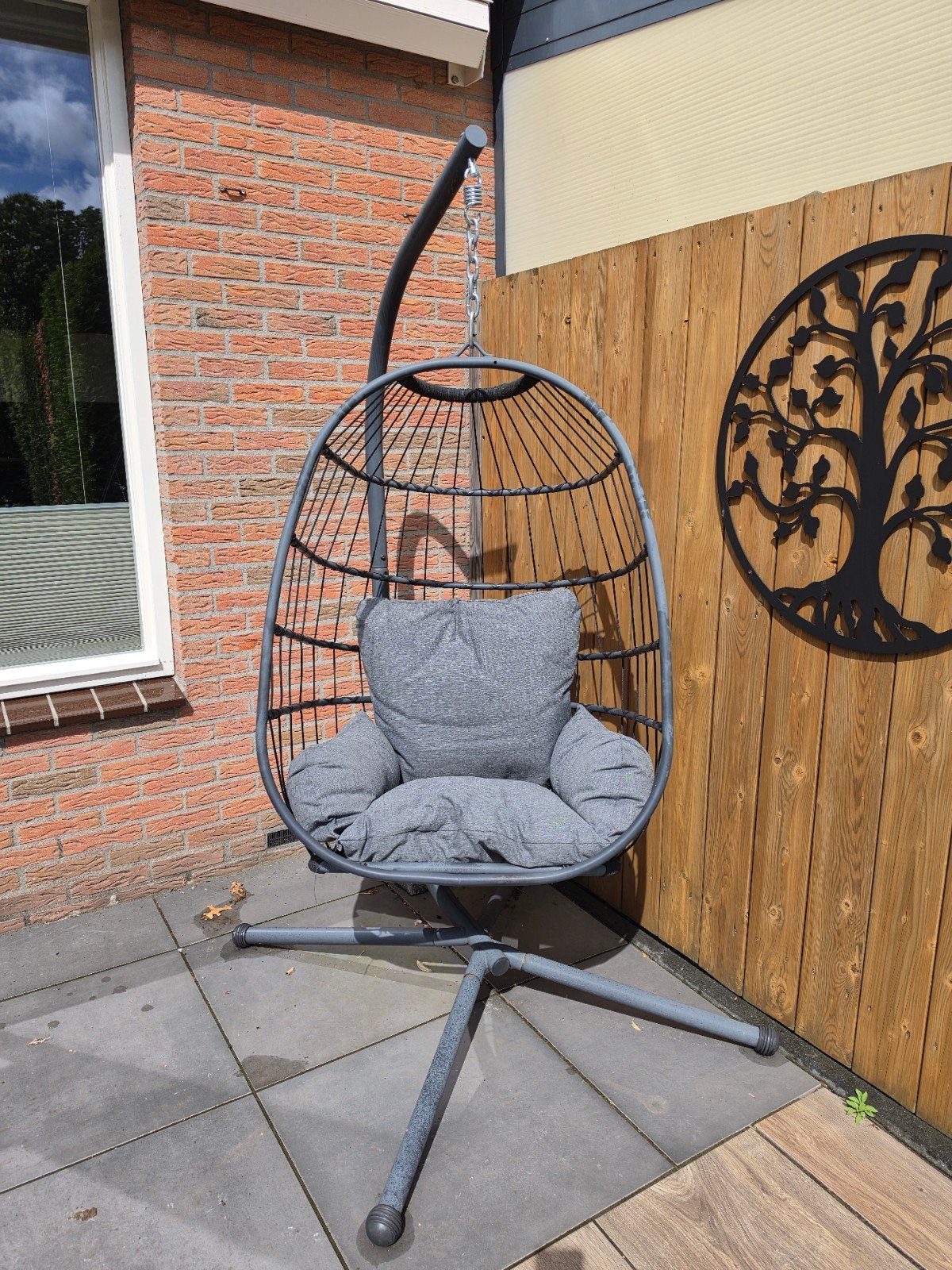 Comfortabele hangstoel met standaard en kussen, Ophalen, Metaal