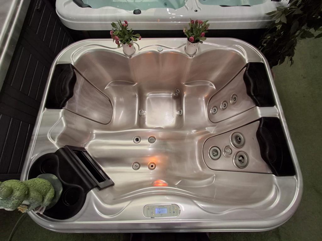 Villeroy&boch jacuzzi duurste merk onder de SPA'S ‼️, Tuin en Terras, Bubbelbaden en Hottubs, Ophalen of Verzenden, Nieuw, Filter