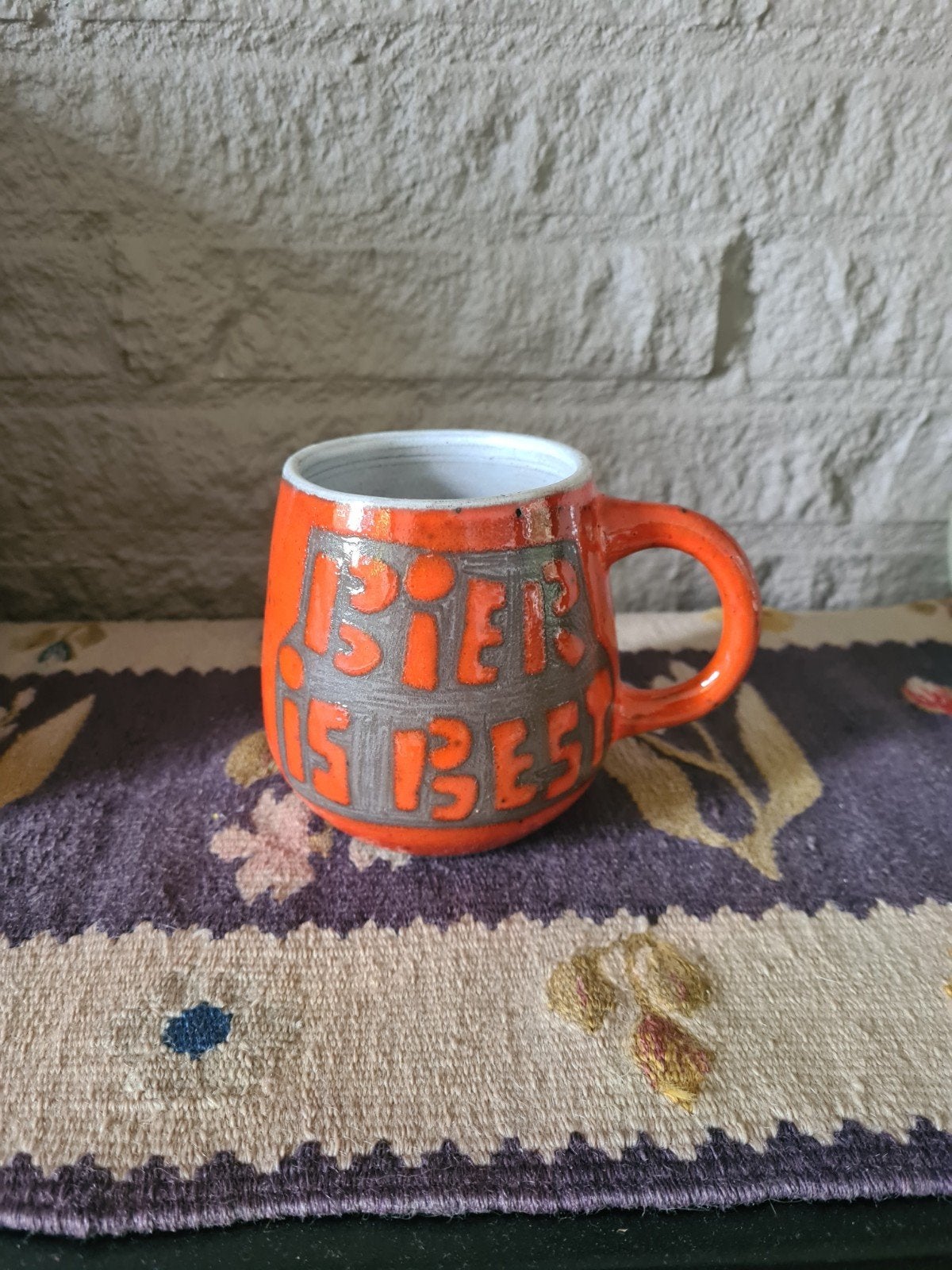Hannie Mein keramische mok 'BIER IS BEST', Antiek en Kunst, Ophalen