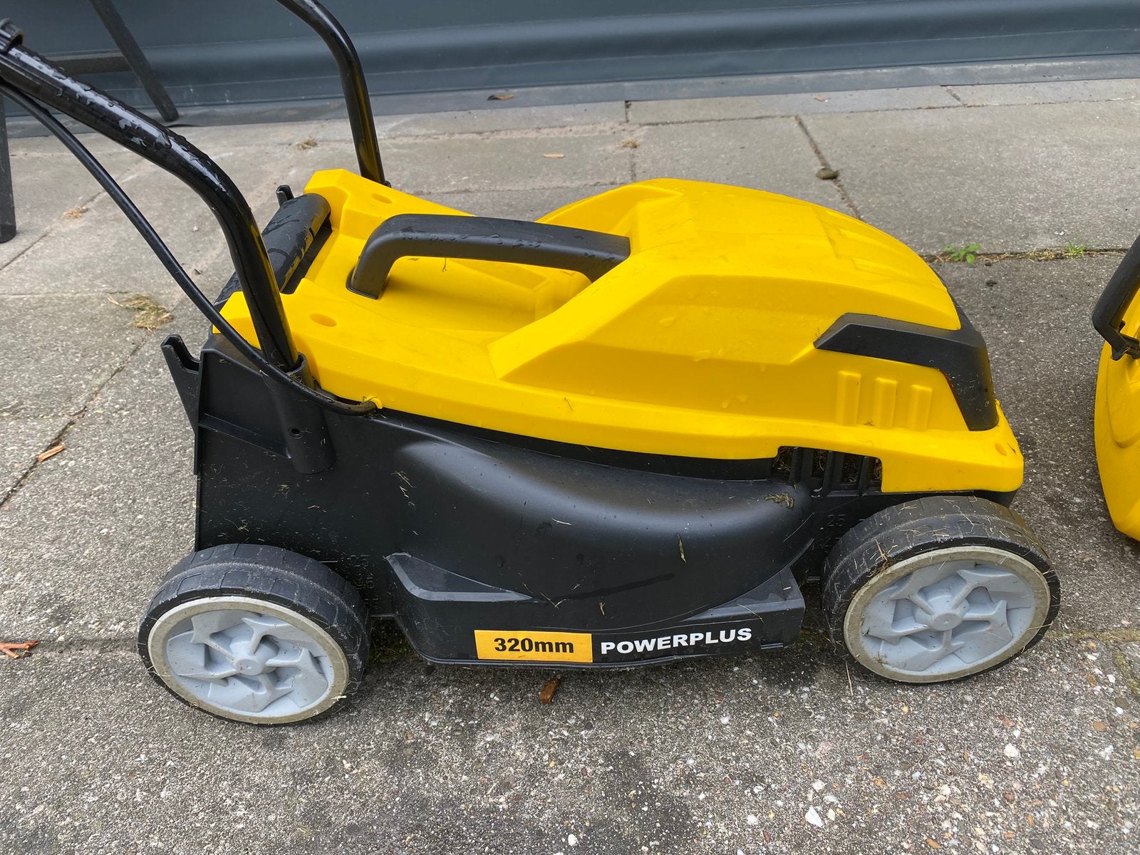 Kleine elektrische grasmaaier powerplus 32 cm, Tuin en Terras, Grasmaaiers, Ophalen of Verzenden, Zo goed als nieuw