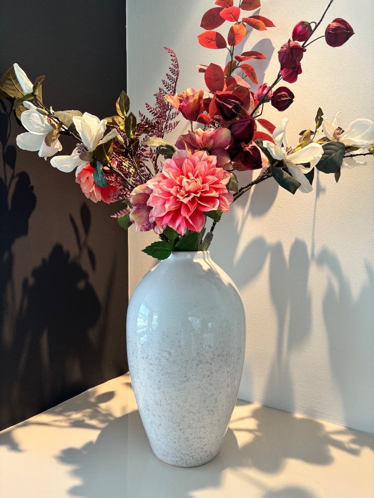 Vaas met kunst bloemen, Ophalen