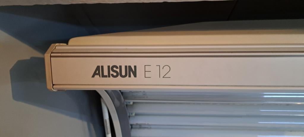Zonnebank Alisun E12 met 8 goede lampen, Ophalen of Verzenden, Zonnebank enkelzijdig, Minder dan 10 lampen