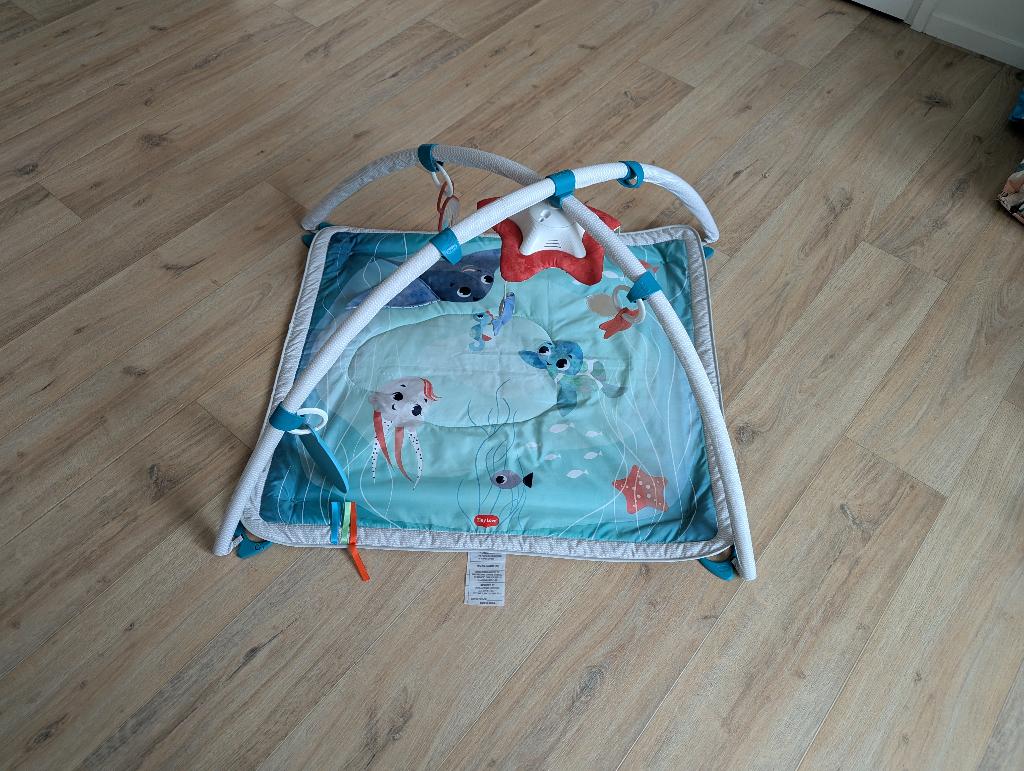 Speelkleed met muziek en draaimolentje, Ophalen, Zo goed als nieuw