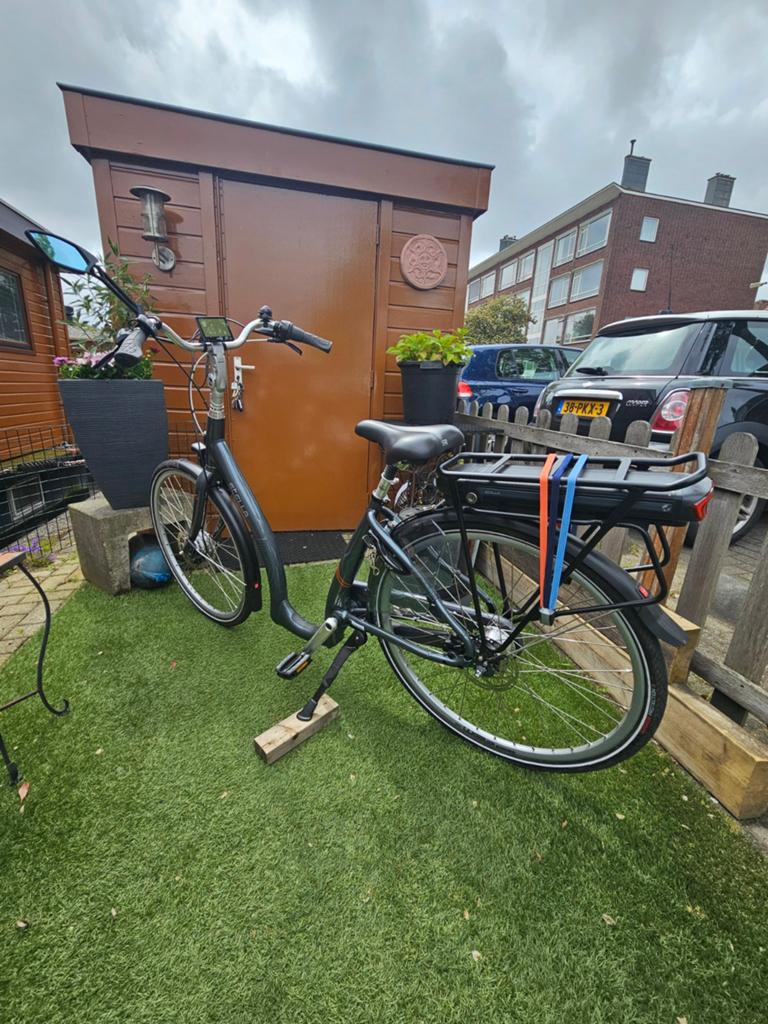 Stella elektrische fiets met lader, Fietsen en Brommers, Elektrische fietsen, Gebruikt, 51 tot 55 cm, 50 km per accu of meer, Ophalen