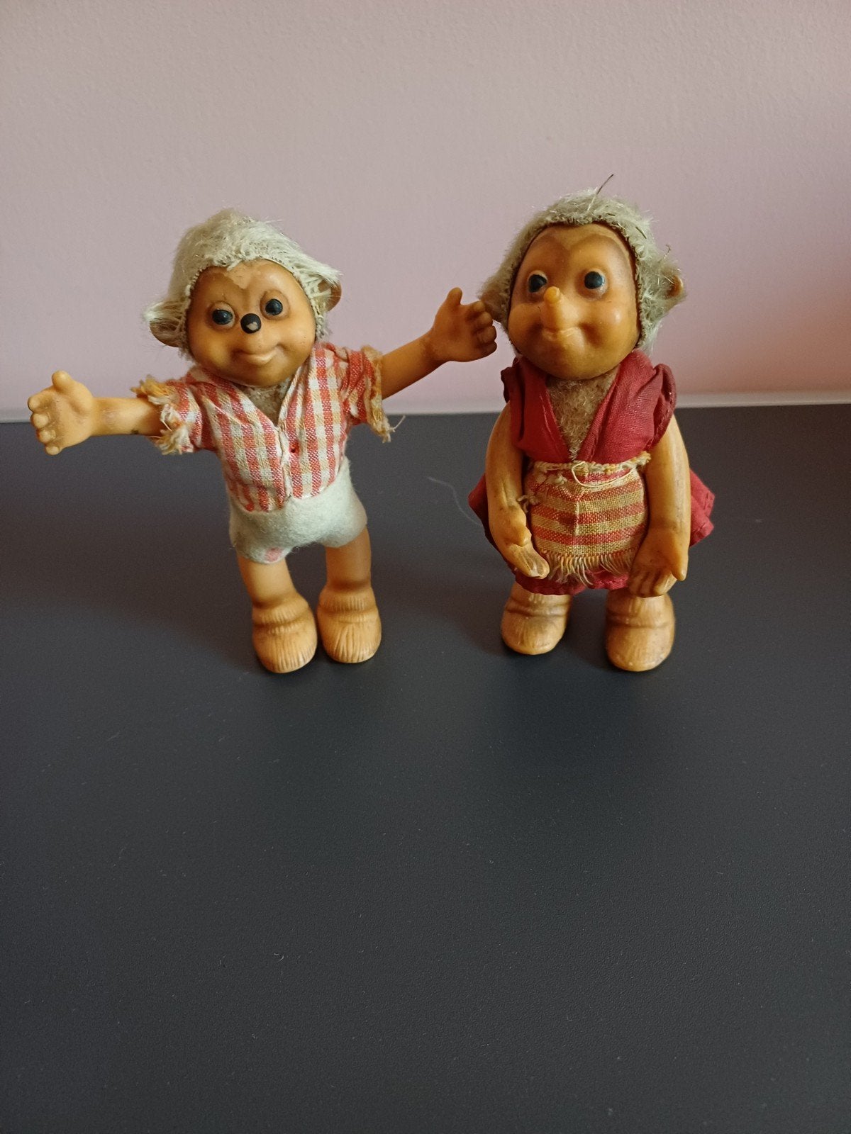 Koppeltje Mecki's van Steiff 12cm groot
Prijs is voor de twe, Antiek en Kunst, Ophalen of Verzenden