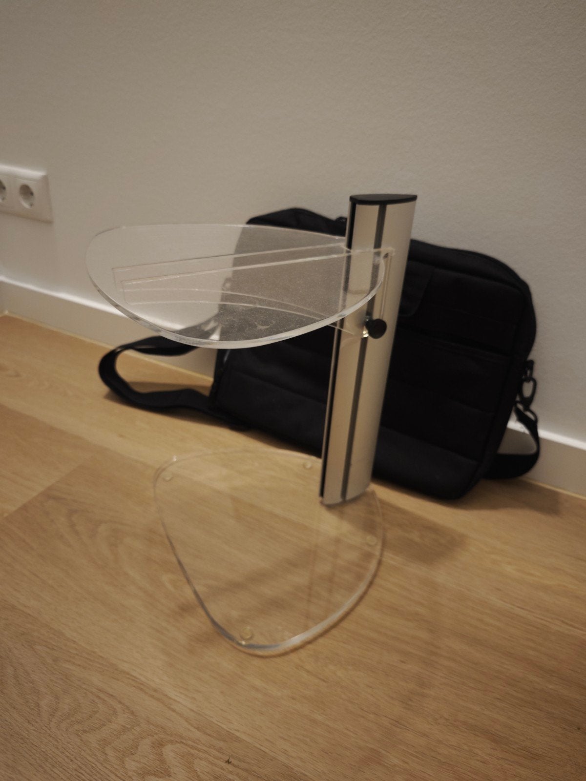 Laptopsteun: verstelbaar, van kunststof en metaal, Ophalen of Verzenden, Zo goed als nieuw