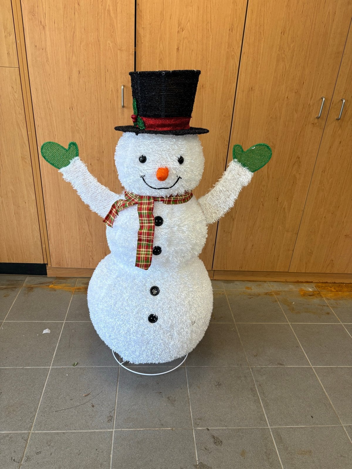 Kerstdecoratie sneeuwpop, Ophalen