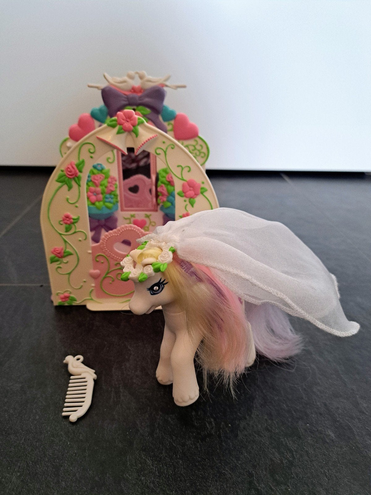 G2 My Little Pony Dainty Dove vintage 1998 met trouwkapel, Kinderen en Baby's, Speelgoed | My Little Pony, Ophalen of Verzenden