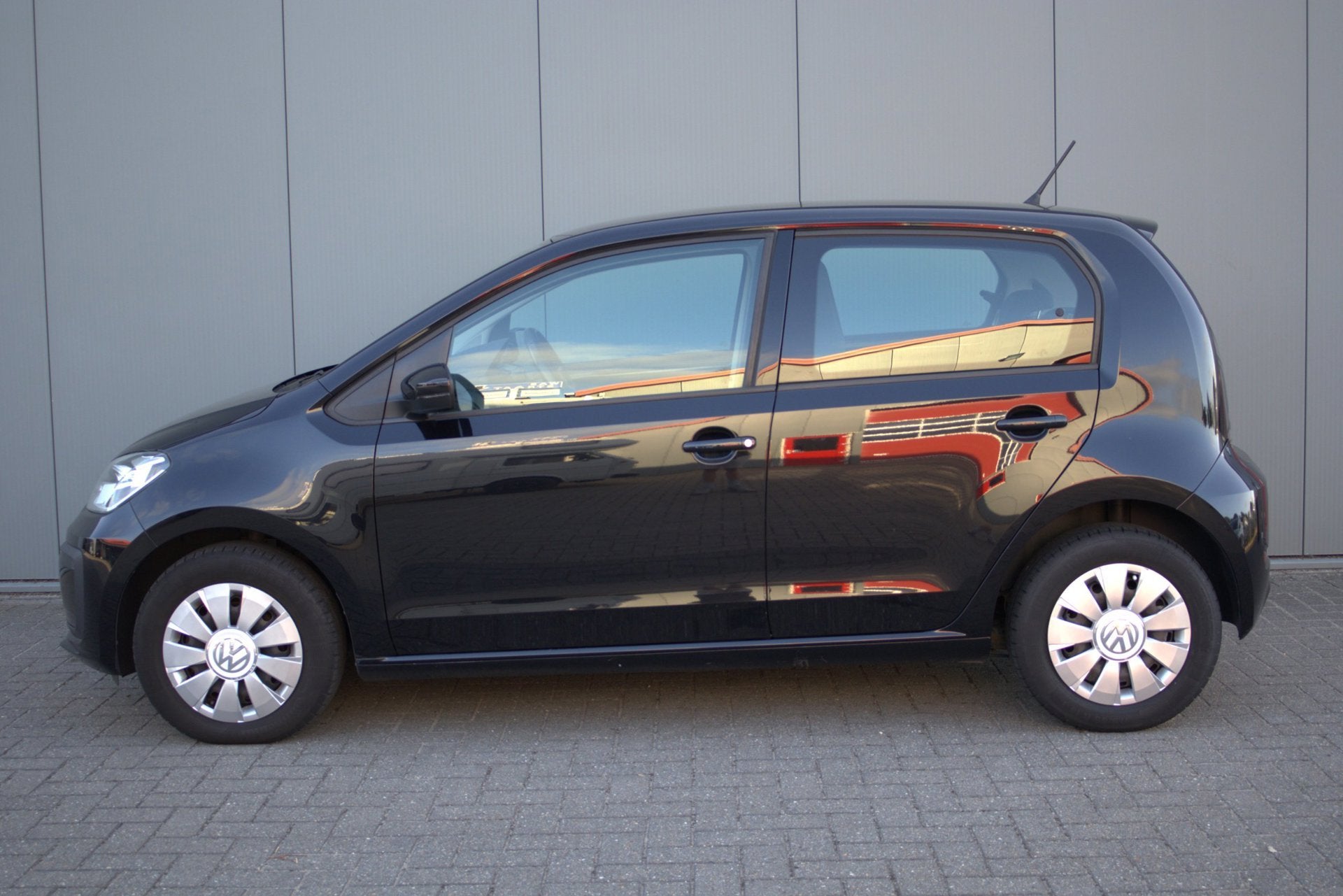 Volkswagen Up! 1.0 BMT move up! AUTOMAAT / AIRCO / 5-DEURS, Auto's, Stof, Gebruikt, 840 kg, Zwart