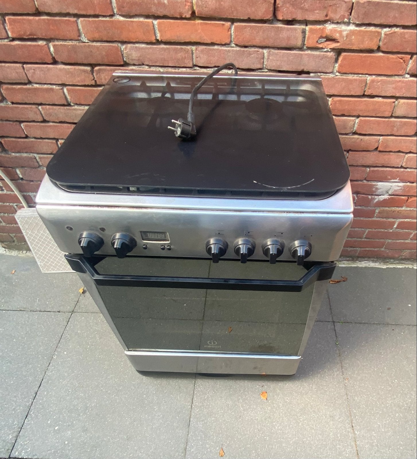 Gasfornuis met oven - lekt gas, voor onderdelen/oud ijzer, Ophalen, 4 kookzones, Gas, Niet werkend