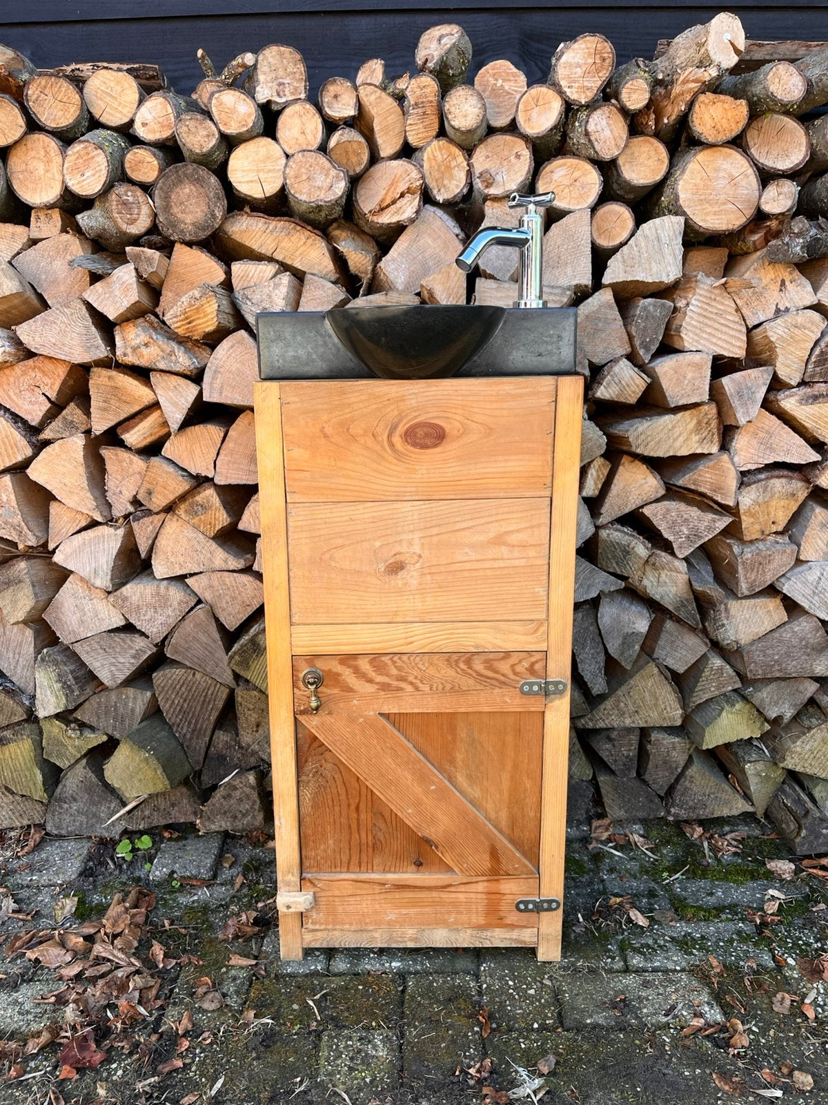 WC-kastje van oud hout met bijpassend natuurstenen fontein, Huis en Inrichting, Ophalen, Minder dan 50 cm, Gebruikt, Minder dan 25 cm