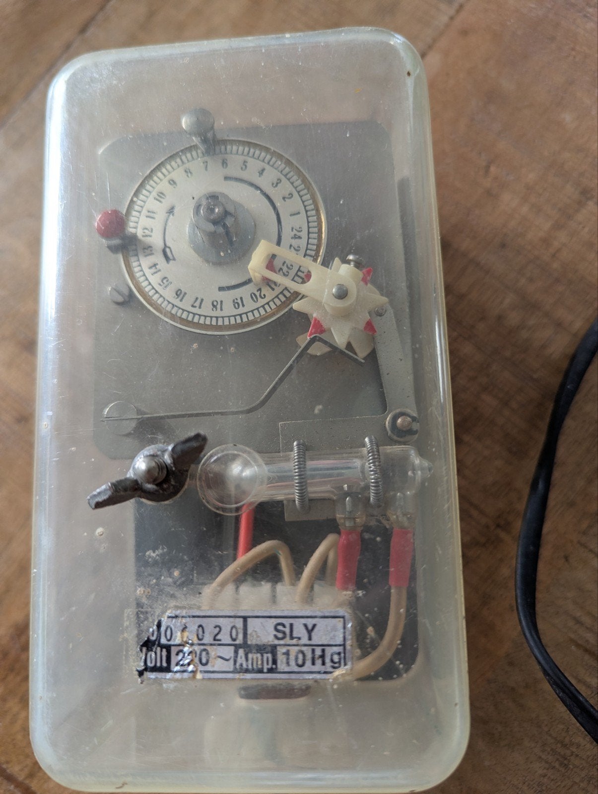 Te koop: Berpa Berlin 44 kwik schakelklok, Ophalen