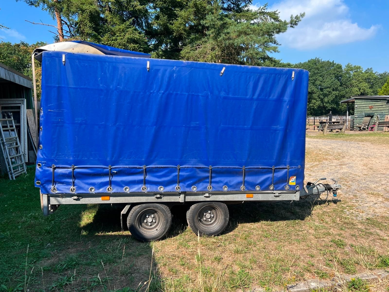 Gesloten aanhangwagen met huif en lier, Ophalen, Gebruikt