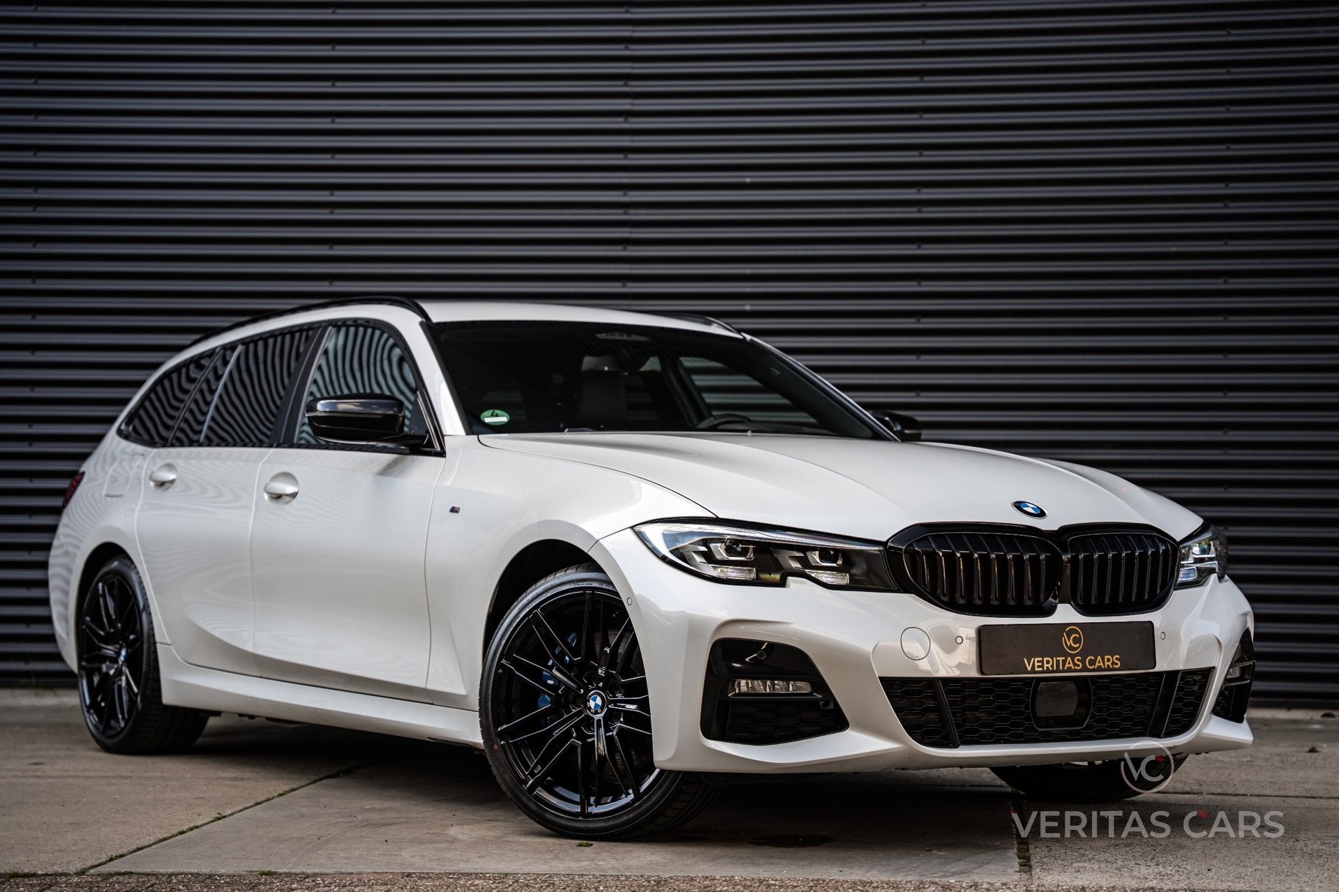 BMW 3-serie Touring 330e xDrive 292PK|BTW|Head-Up|Sfeer|Rijm, Euro 6, 4 cilinders, 1865 kg, Wit