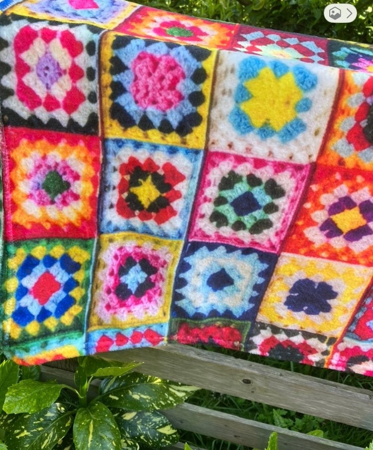 Fleece deken 120x80 met kleurrijk patchwork patroon, Huis en Inrichting, 80 cm, Ophalen of Verzenden, Fleece, Overige kleuren