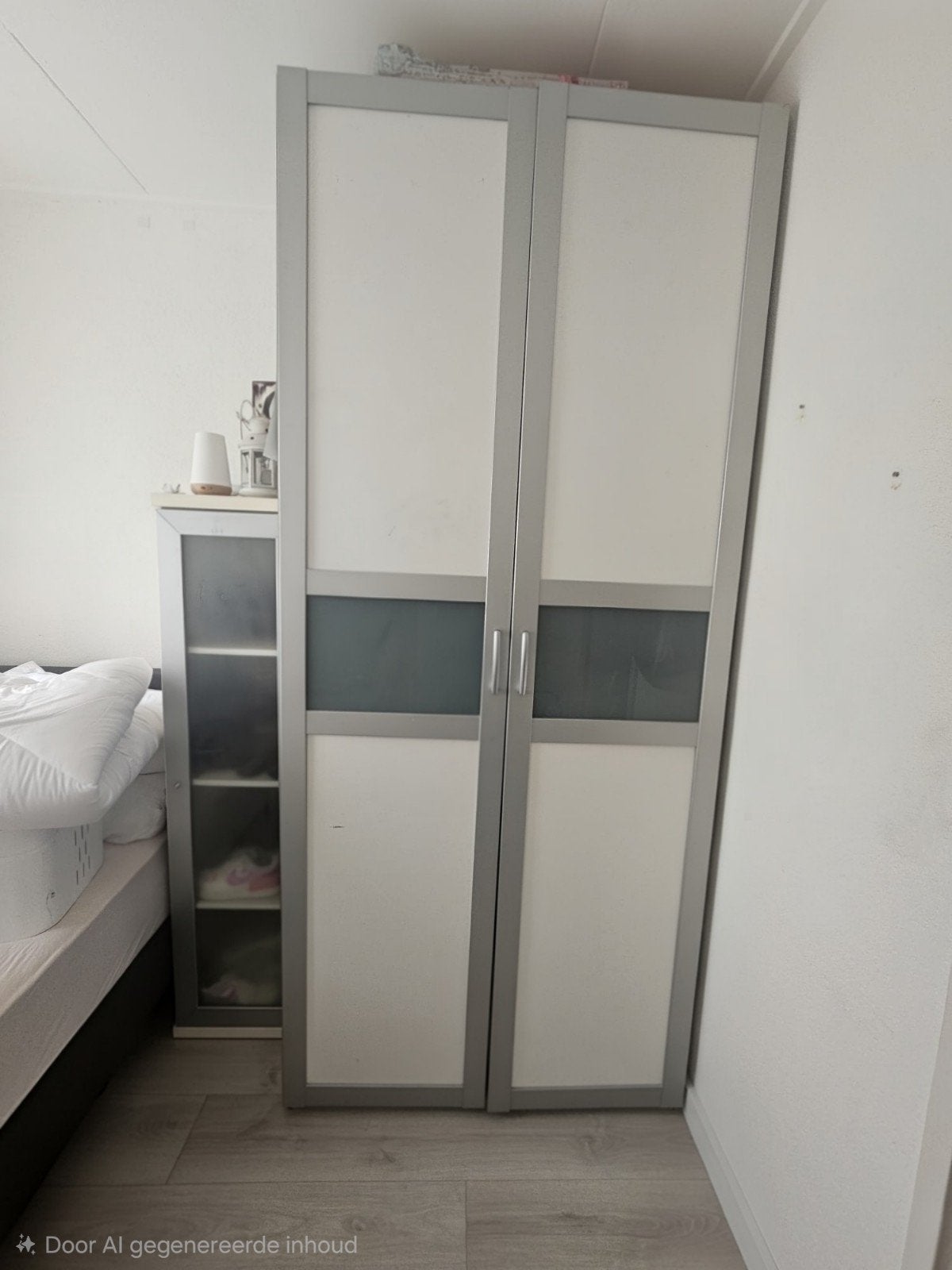 GRATIS Kledingkast met glazen deuren en planken, Huis en Inrichting, Ophalen, Met deur(en), Gebruikt, 50 tot 100 cm