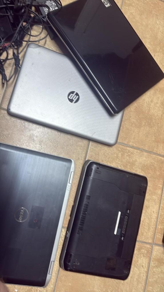 4x laptop Moet weg!, Computers en Software, Windows Laptops, Ophalen of Verzenden, Gebruikt, 2 tot 3 Ghz