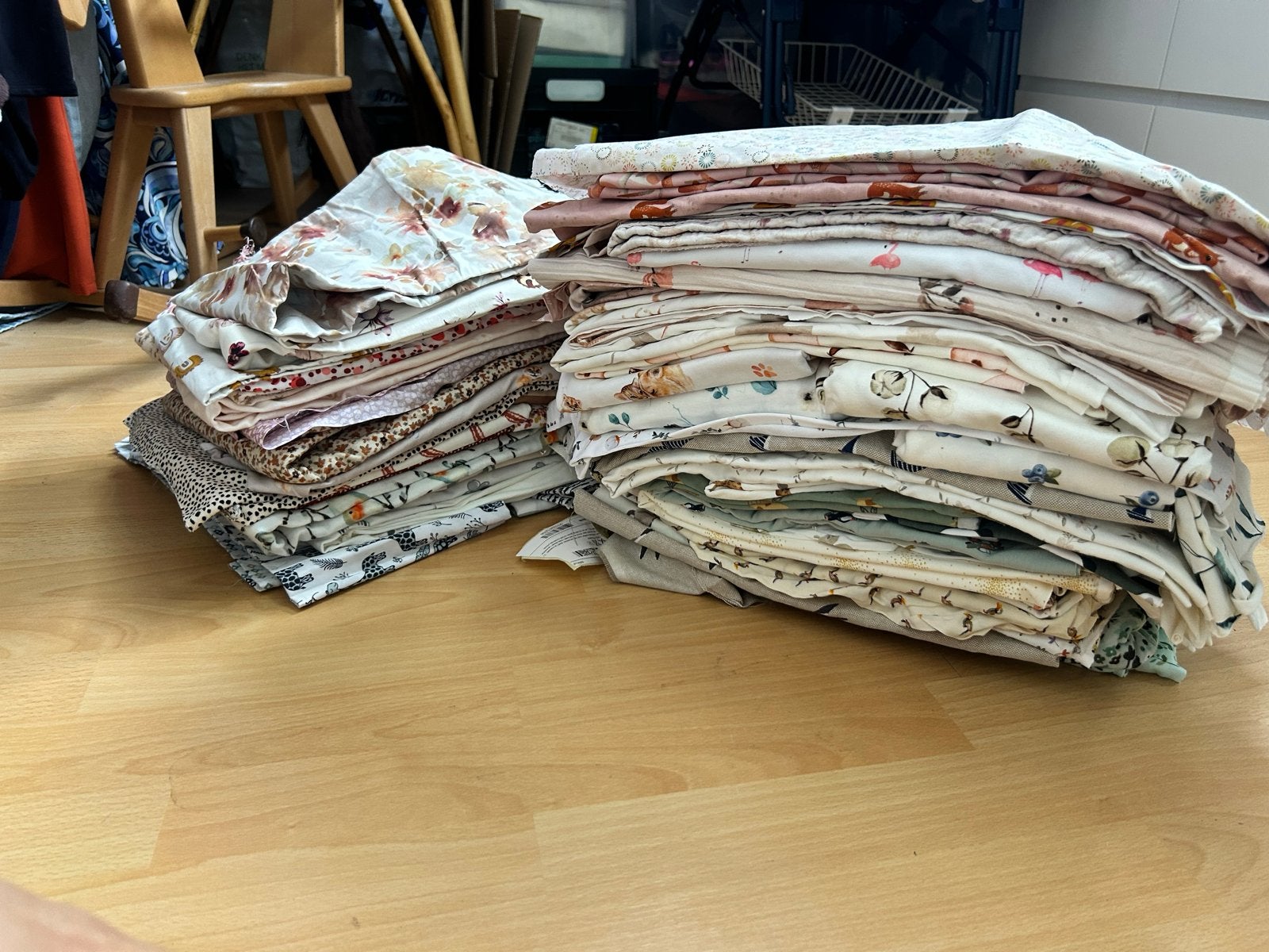 Grote partij stoffen: prints en effen kleuren, Hobby en Vrije tijd, Stoffen en Lappen, Overige materialen, Gebruikt, Meerkleurig