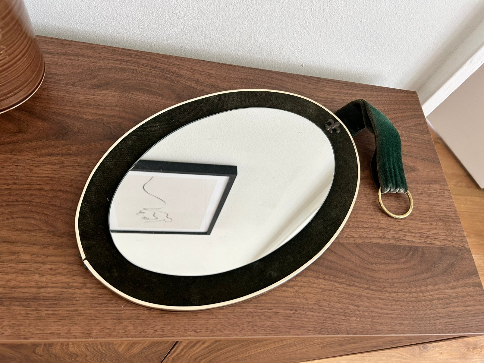 Vintage ovalen spiegel, rand donker groen velours, Huis en Inrichting, Woonaccessoires | Spiegels, Minder dan 50 cm, Ophalen of Verzenden