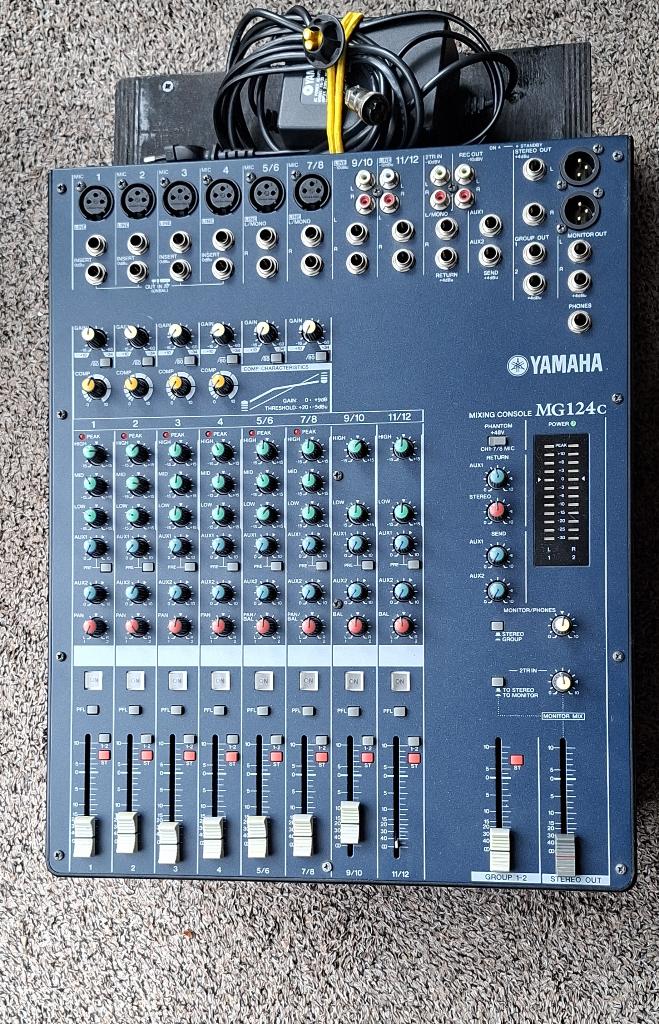 Yamaha MG124C Analoge Mixer, Muziek en Instrumenten, Ophalen, Gebruikt, 10 tot 20 kanalen, Microfooningang