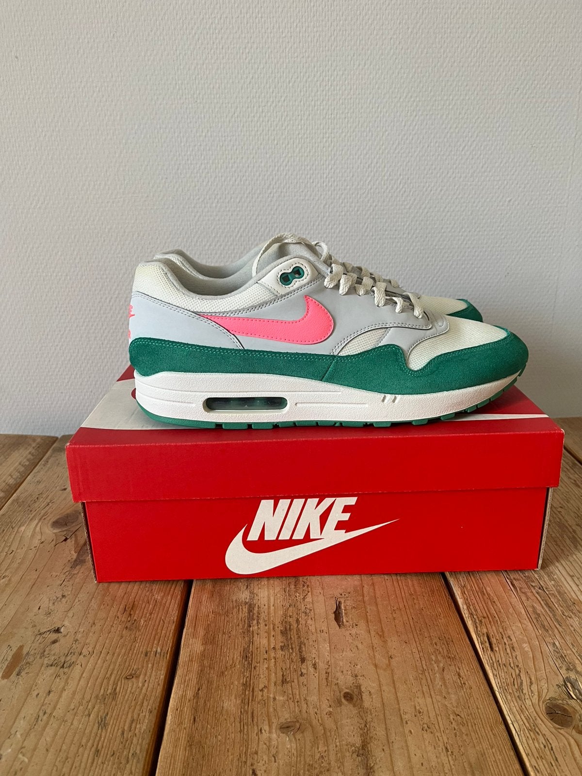 Nike Air Max 1 WaterMelon maat 45,5 perfecte staat, Ophalen of Verzenden, Zo goed als nieuw, Overige kleuren, Sneakers of Gympen