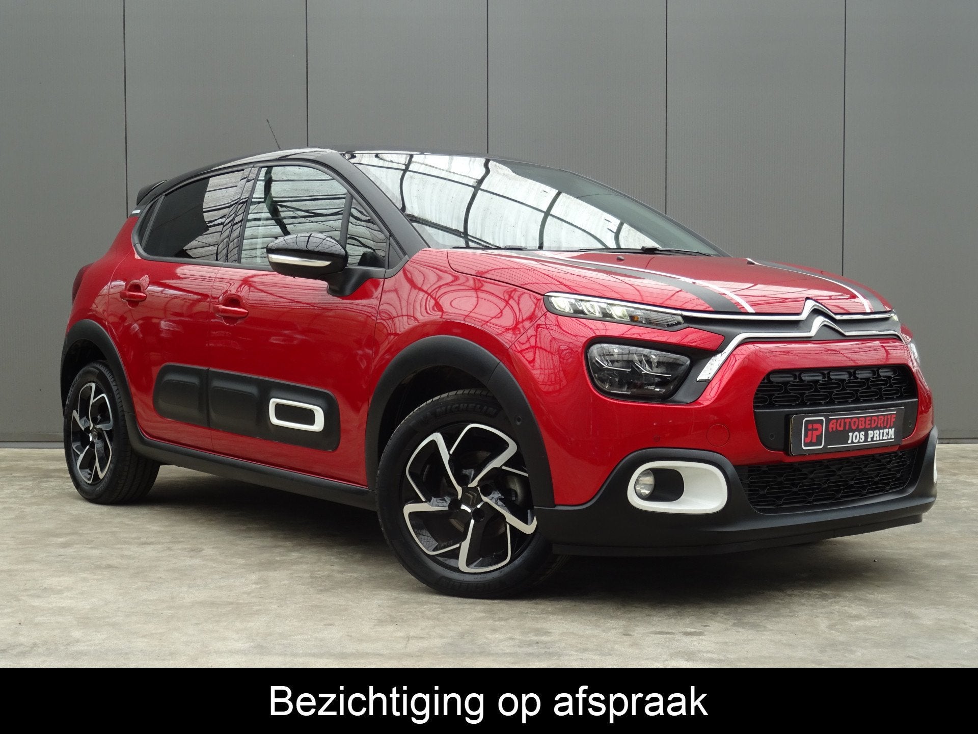 Citroën C3 1.2 PureTech C-Series * CARPLAY * CAMERA * DEALE, Voorwielaandrijving, Dealer onderhouden, 1199 cc, Bedrijf