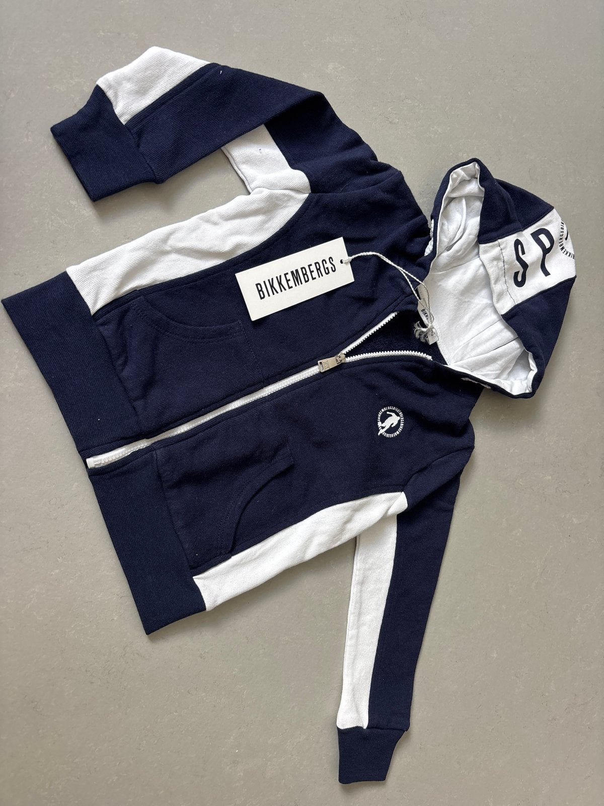 Bikkembergs hoodie met rits - Nieuw met kaartjes maat 86, Ophalen of Verzenden, Nieuw, Jongen