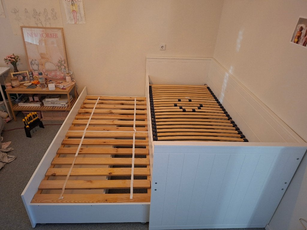 Wit bed met logeerbed eronder en 2 lades (90x200), Ophalen, 85 tot 100 cm, Gebruikt, Lattenbodem