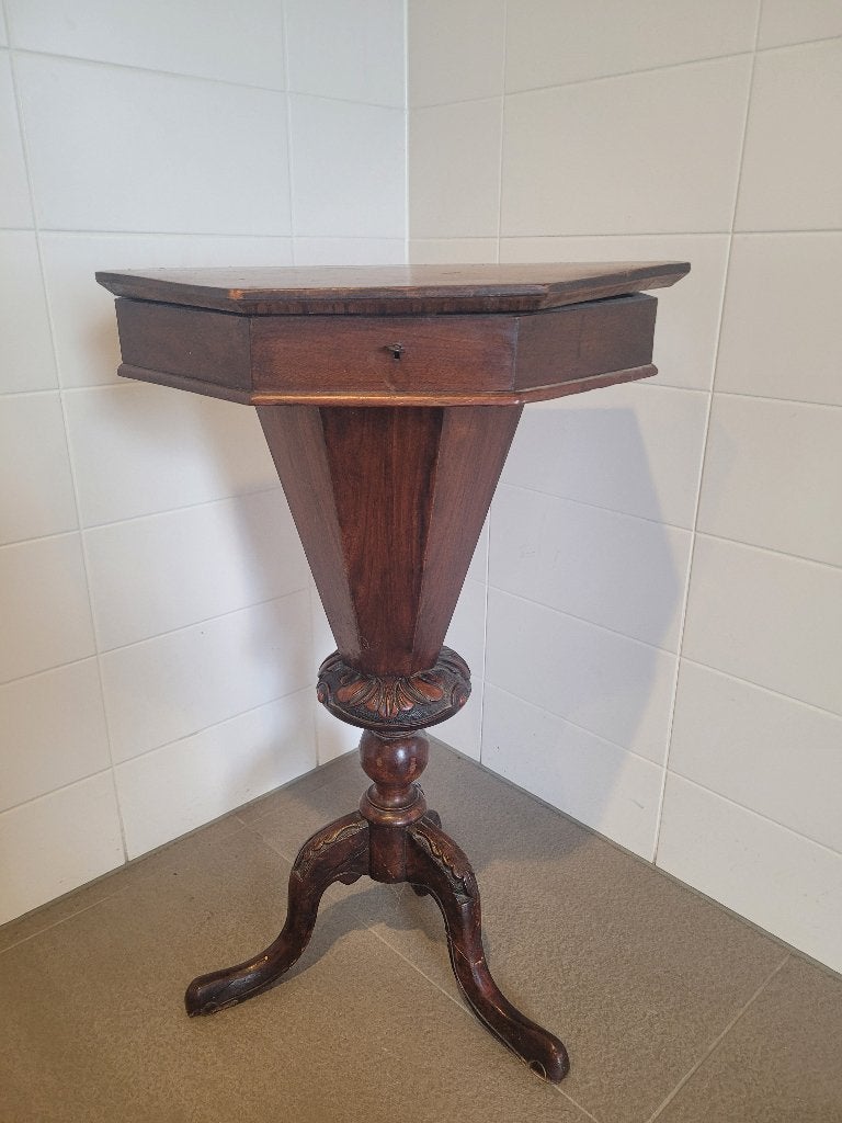 Trumpet table, Ophalen