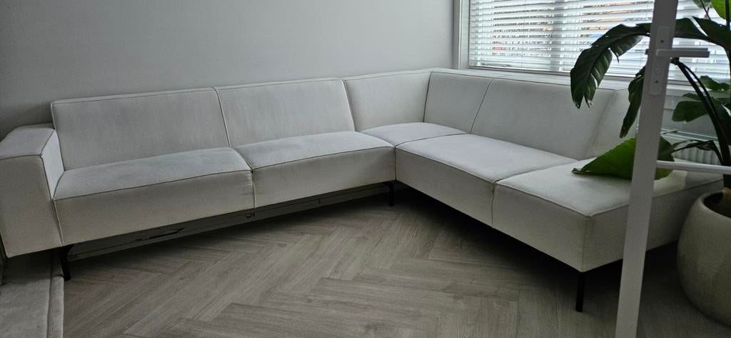 By Sidde Bank Nord, Warm White (Loem 106). 

By SIDDE, Huis en Inrichting, Banken | Bankstellen, Ophalen, Zo goed als nieuw