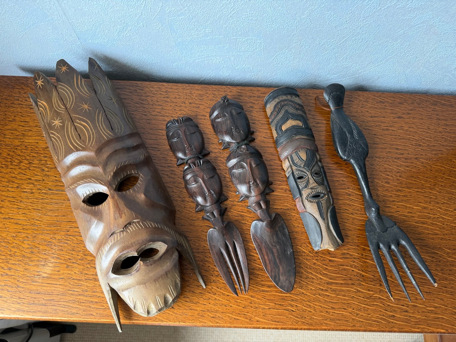 Divers houtsnijwerk, Hout, Bruin, Afrika, Masker