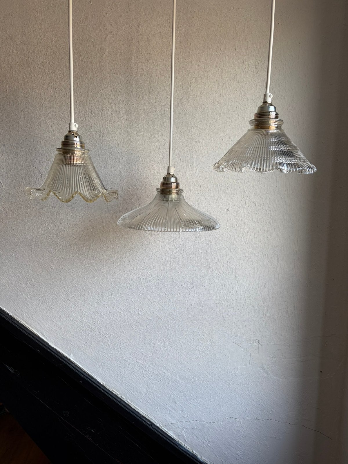 Vintage set 3 holophane glazen hanglampen lampenkap streep, Ophalen of Verzenden, Glas